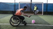 Engelli kalan Suriyeliler futbol ile moral buluyor