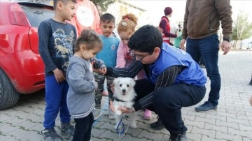 Enkazdan çıkarılan genç Muhammed, köpeği Jülide'yle "çocuklar gülsün" diye çabalıyor