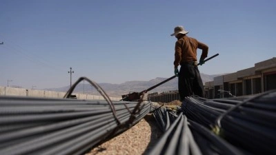 Erbil ve S&uuml;leymaniye'de g&uuml;ndelik iş&ccedil;iler kavurucu sıcak altında iş bekliyor
