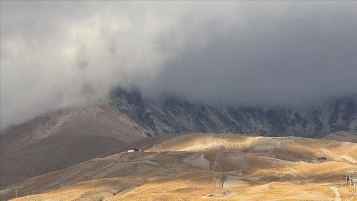 Erciyes Dağı'na kar yağdı