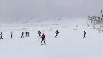 Erciyes Kayak Merkezi'nde sezon açıldı