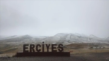 Erciyes'in yüksek kesimlerinde kar kalınlığı 30 santimetre ölçüldü