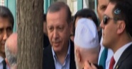 Erdoğan, Fatih'te bir aile dostunu ziyaret etti