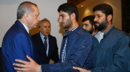 Erdoğan ikizlerini kaybeden Suriyeli Yusuf ile görüştü
