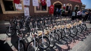 Erdoğan'ın hediye ettiği bisikletler Gazze'de dağıtılıyor