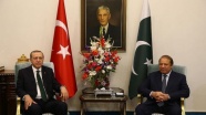 Erdoğan İslamabad'da Pakistan Başbakanı Şerif'i kabul etti