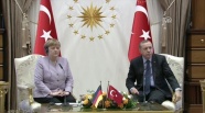Erdoğan ve Merkel ortak basın toplantısı düzenliyor