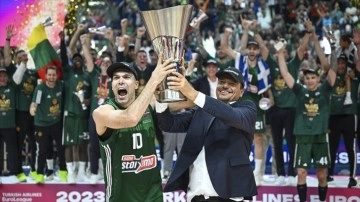 Ergin Ataman, 6. Avrupa şampiyonluğunu Panathinaikos'la kazandı