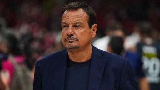 Ergin Ataman'dan Olympiakos taraftarının Türkiye'ye yönelik küfürlü tezahüratına sert tepk