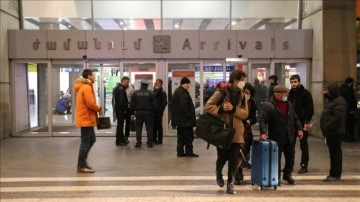 Ermenistan, başkent Erivan'daki Zvartnots Havalimanı'ndan Rus görevlileri çıkarıyor
