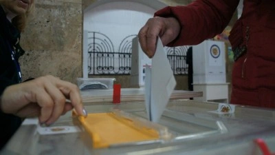 Ermenistan'da halk, parlamento se&ccedil;imleri i&ccedil;in sandık başında