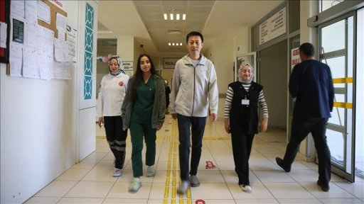 Eruh'ta Çinli doktor hastalara şifa dağıtıyor