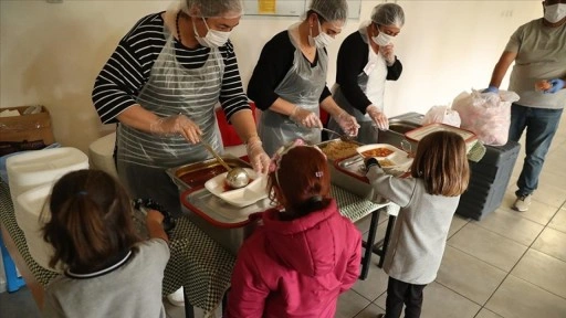 Erzincan'da binlerce öğrenciyi doyuran "Terzi Sofrası" dayanışmayla kuruluyor