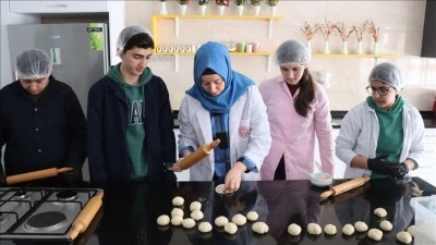 Erzincan'da &ouml;zel gereksinimli &ouml;ğrenciler meslek &ouml;ğrenerek hayata hazırlanıyor