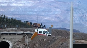 Erzincan'da toprak kayması sonucu işçilerin göçük altında kalmasına ilişkin 4 kişi gözaltına al
