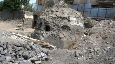 Erzurum'da ahilik teşkilatını kuran Ahi Toman Baba'nın k&uuml;mbeti g&uuml;n y&uuml;z&uuml;ne &ccedil;ıkarılıyor