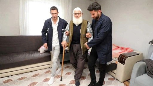 Erzurum'da bayram öncesi yaşlılara temizlik ve bakım hizmeti sunuldu