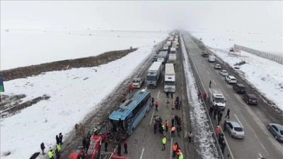 Erzurum'da ikinci defa zincirleme trafik kazası meydana geldi, 1 kişi &ouml;ld&uuml;
