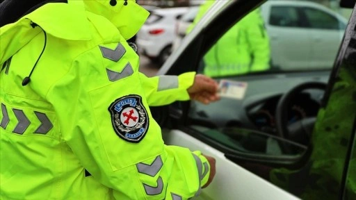 Erzurum'da kazaya karışıp kaçan alkollü sürücünün ehliyetine 35 yıl el konuldu