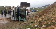 Erzurum'da yolcu midibüsü devrildi: 25 yaralı