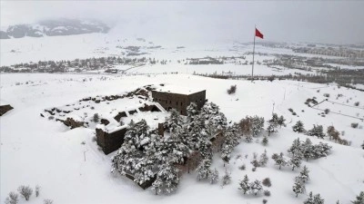 Erzurum'daki "ecdat yadigarı" Aziziye Tabyaları karla kaplandı