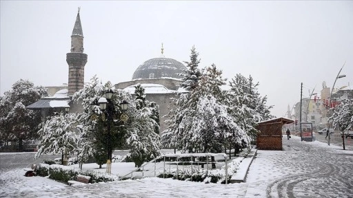 Erzurum şehir merkezi ekim ortasında karla kaplandı
