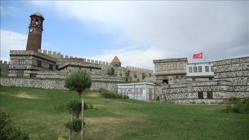 Erzurum'un "başkent" ünvanları ve serinliği yaz turizmini canlandırdı