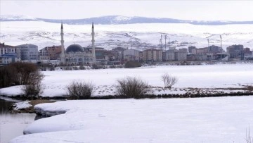 Erzurum ve Ardahan'da kuvvetli fırtına ile kar yağışı etkili oluyor