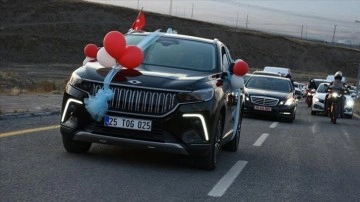 Erzurum'da devlet korumasındaki çocuklara, TOGG ve protokol araçlarıyla sünnet konvoyu