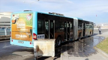 Erzurum'da halk otobüsünde çıkan yangına ilk müdahaleyi polis yaptı