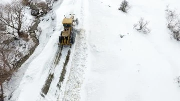 Erzurum'da 'kar panterleri' 7 aydır yolları açık tutmaya çalışıyor