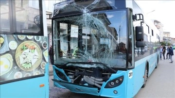 Erzurum'da şehir içi otobüslerinin karıştığı kazada 15 yolcu yaralandı