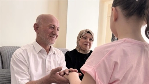 Erzurumlu çift, 22 yıllık evlat hasretini "Azra" ile dindirdi