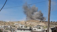 Esed rejimi ve Rus jetleri Cisr eş-Şuğur'u vuruyor