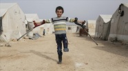 Esed rejiminin sakat bıraktığı 10 yaşındaki İdlibli Muhammed bomba seslerinin korkusuyla yaşıyor