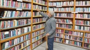 'Eşekli kütüphane' ile kazandığı okuma alışkanlığını sürdürüyor