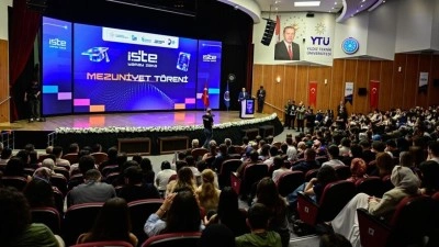 Esenler Belediyesinin "İş'te Yapay Zeka" programı mezuniyet t&ouml;reni