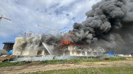 Esenyurt'ta iş&ccedil;i konteynerinde yangın &ccedil;ıktı