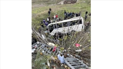 Esenyurt'ta servis midib&uuml;s&uuml; devrildi