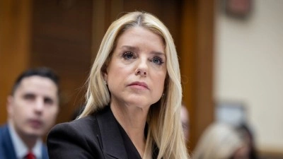 ABD Adalet eski Bakanı Bondi, Trump'ın Epstein dosyalarındaki rol&uuml;ne ilişkin sorulara cevap vermedi