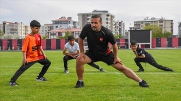 Eski atlet Ersin Tacir, kendini gençlere adadı