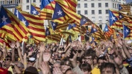 Eski Katalan siyasetçilere "yasa dışı halk oylamasından" ceza