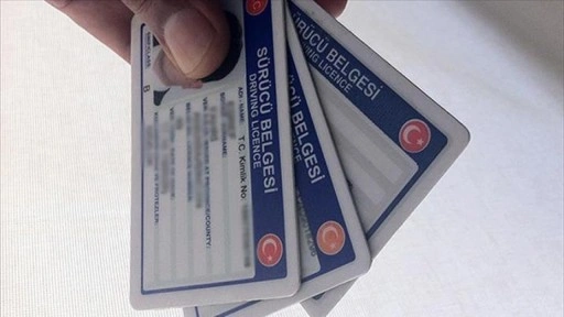 Eski tip ehliyetlerin yenilenme süresi yarın doluyor