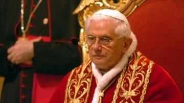 Eski Vatikan Devlet Başkanı ve Emerit Papa 16. Benediktus öldü
