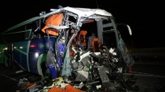 Eskişehir'de yolcu otobüsü tıra çarptı: 1 ölü, 29 yaralı