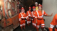 Eşlerinden maden işçilerine sürpriz ziyaret