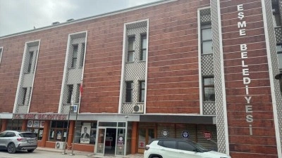 Eşme Belediye Başkanı Tozan ve 2 belediye &ccedil;alışanı "irtikap" soruşturmasında tutuklandı