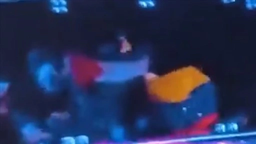 Eurovision'un ilk yarı finalinde salondaki seyirciler Gazze'ye destek verdi