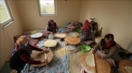 Ev hanımları mahalledeki cami ve Kur'an kursu için seferber oldu