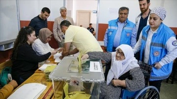 Evde Sağlık Hizmetleri ekipleri yardımıyla oylarını kullandı